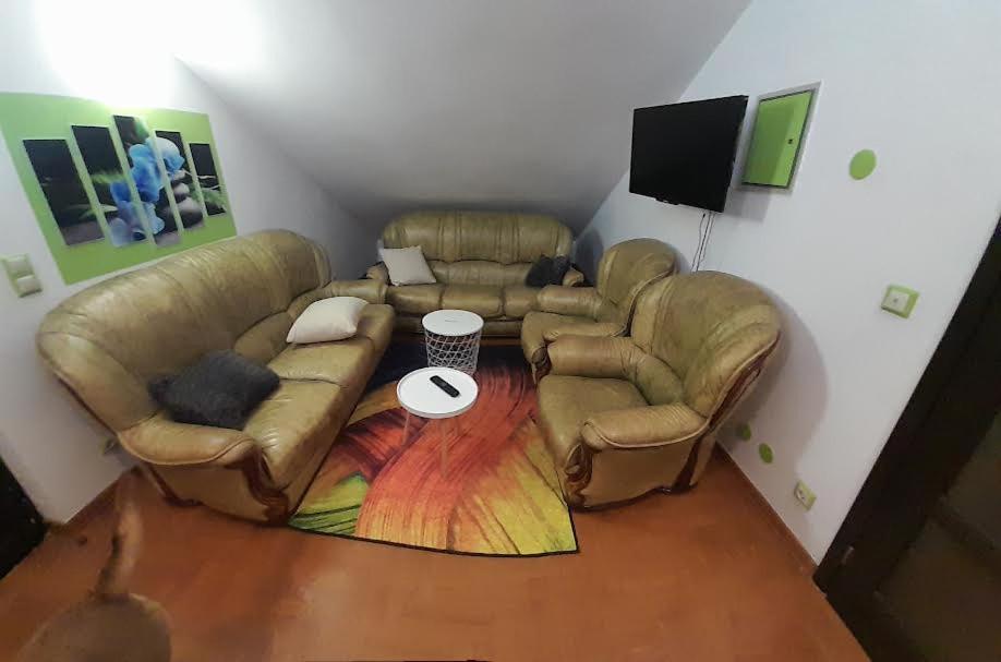 Apartmani Delas 2 ペシュチャーナ・ウヴァラ エクステリア 写真